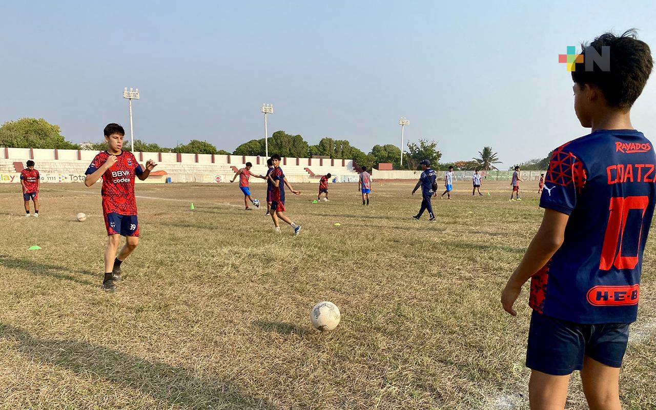 Escuela Oficial Rayados Coatza, se alista para jugar la “Copa Rayados”