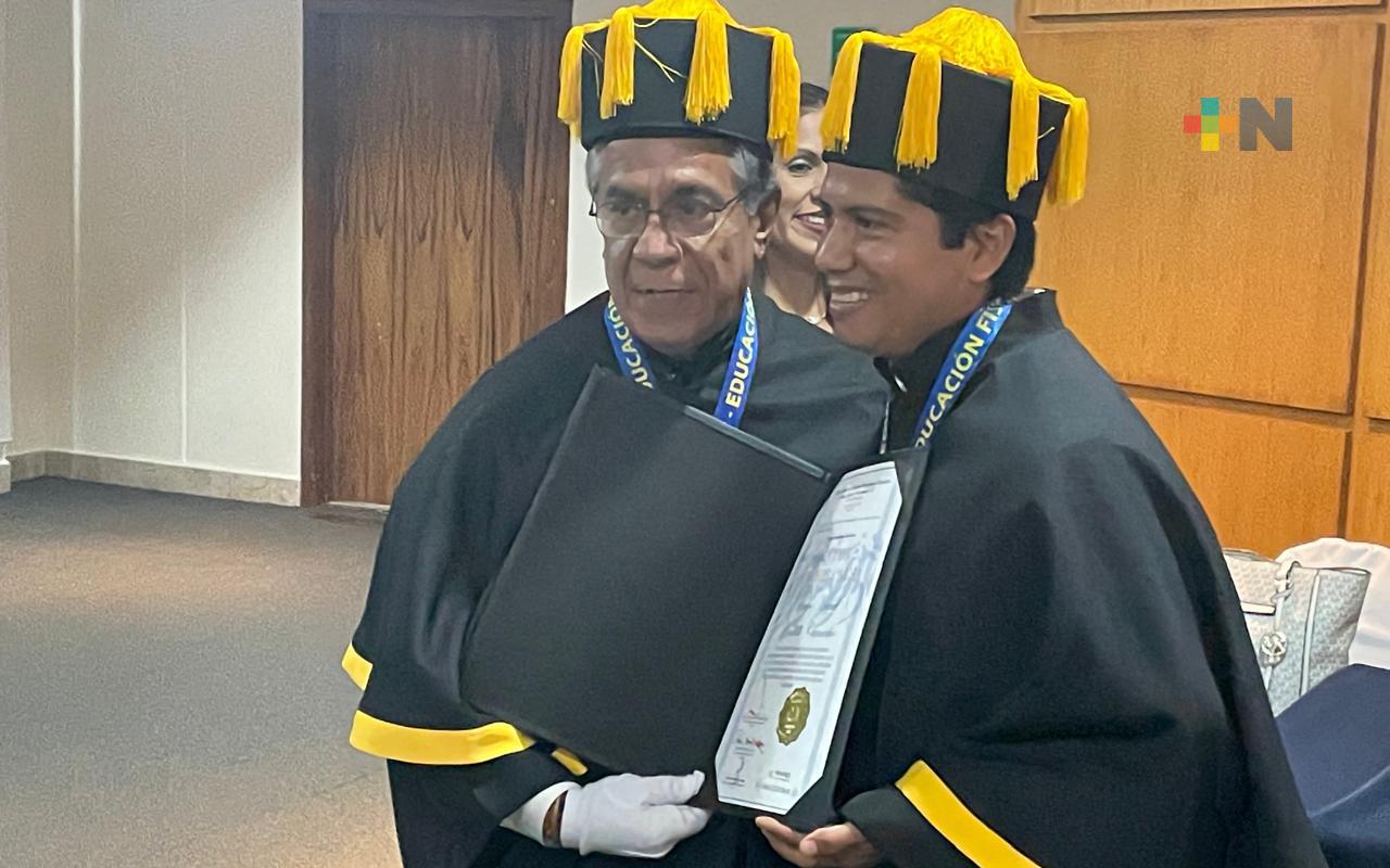 Entregan reconocimiento Honoris Causa a profesores del IMSEFiDeR en Boca del Río