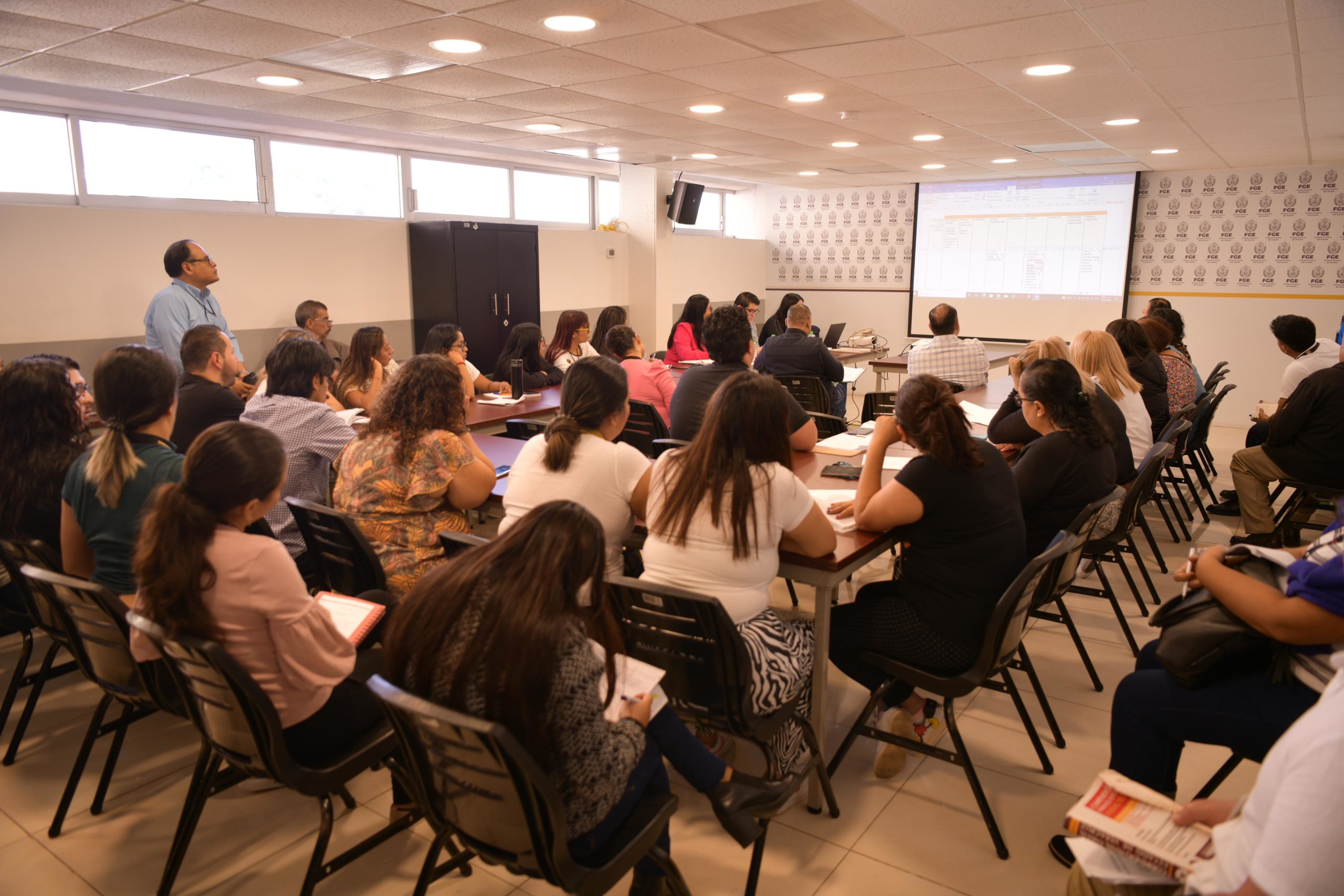 FGE capacita a servidores públicos acerca de protocolos nacionales de aseguramiento