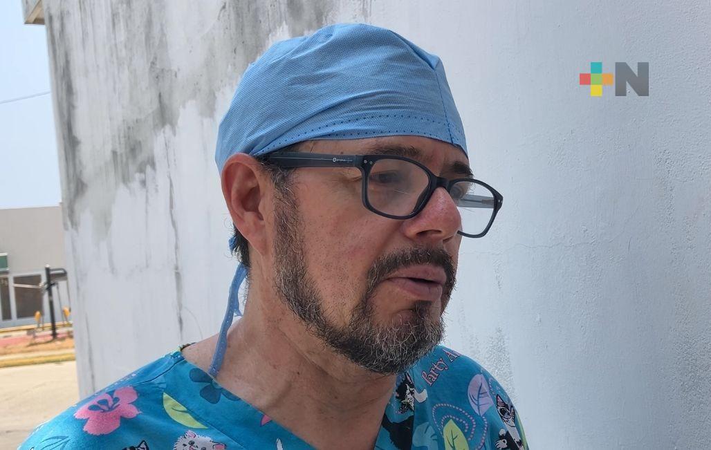 Llegan a Coatza especialistas para apoyar cuidados de monos aulladores rescatados