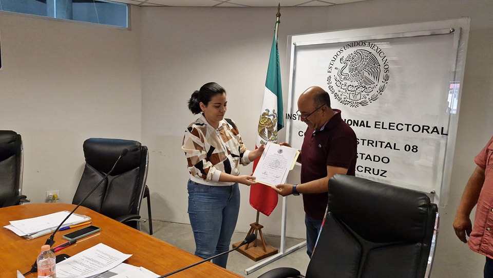 Jorge Alberto Mier recibió la constancia de mayoría