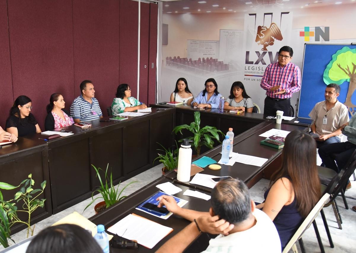 Capacitan a trabajadores del Congreso en materia de auditorías a obras de residuos