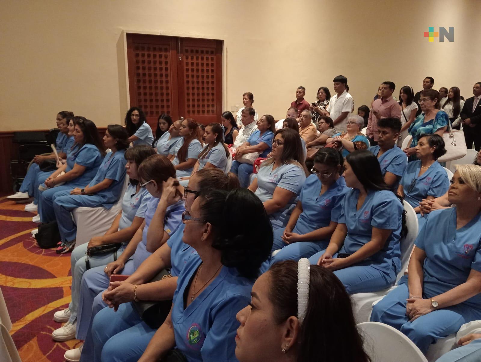 Se gradúan estudiantes de Podología en el puerto