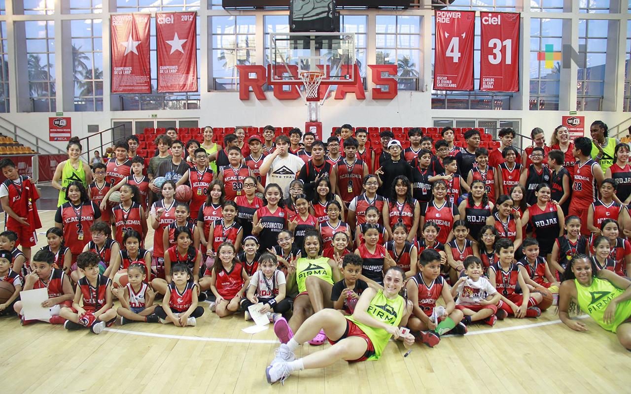 Las Rojas conviven con alumnos de la Academia Halcones Rojos