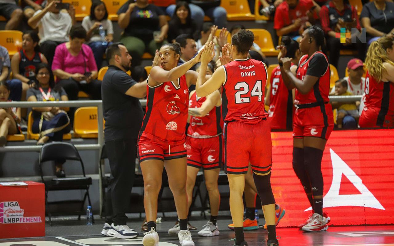 Rojas de Veracruz visita a las sublíderes Adelitas de Chihuahua