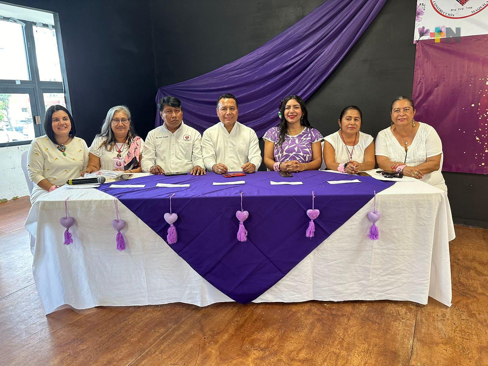 Toman protesta integrantes del Sindicato integrado por mujeres en Coatzacoalcos
