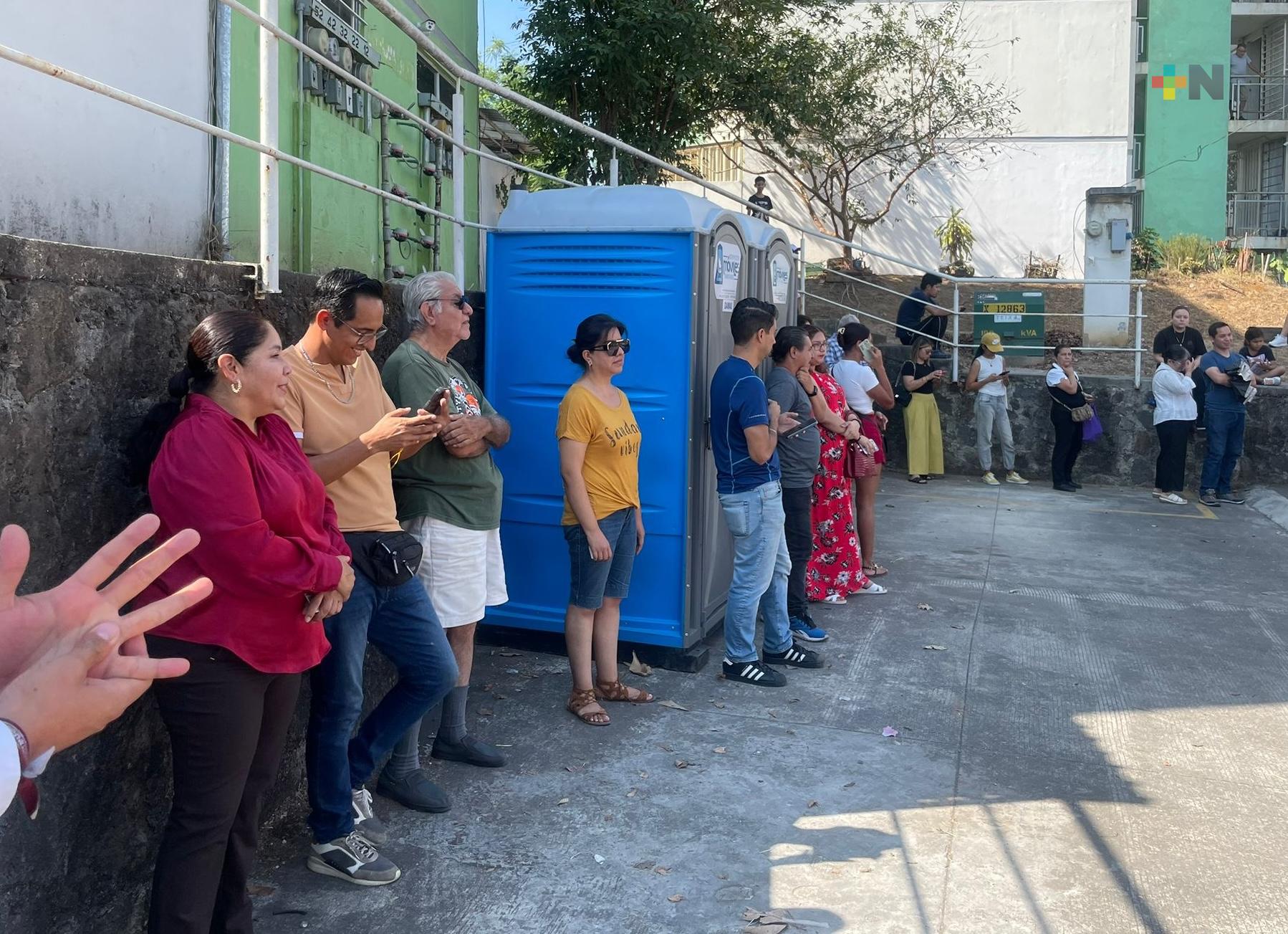 Claudia Tello acude a votar en el municipio de Emiliano Zapata