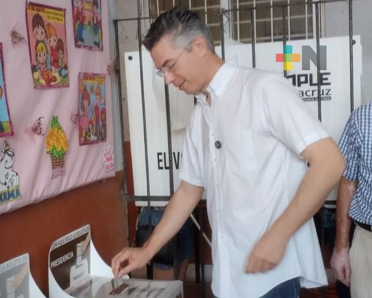 En el puerto vota Dante Delgado candidato al Senado de la República