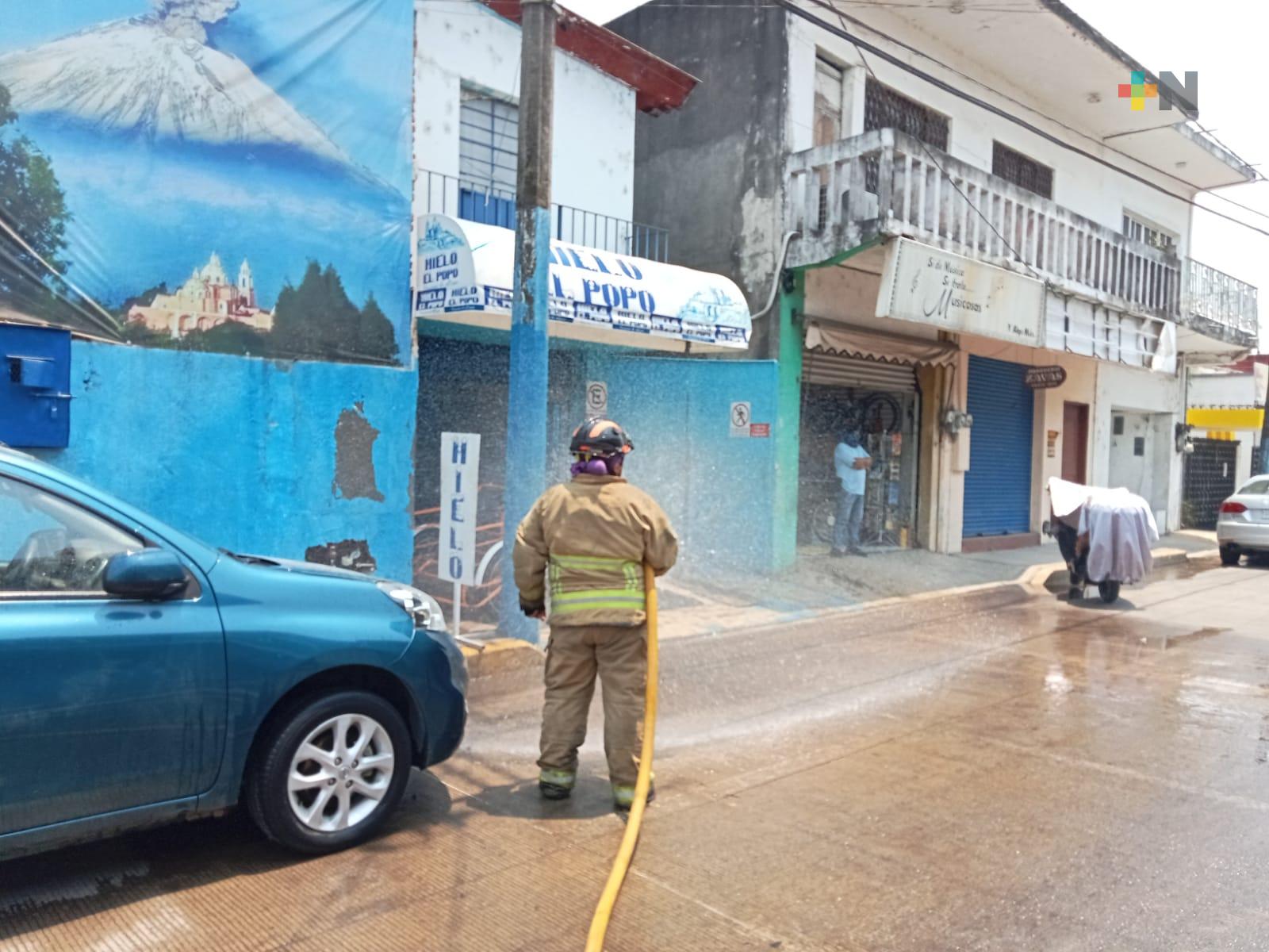 Se atiende derrame de amoniaco en Martínez de la Torre