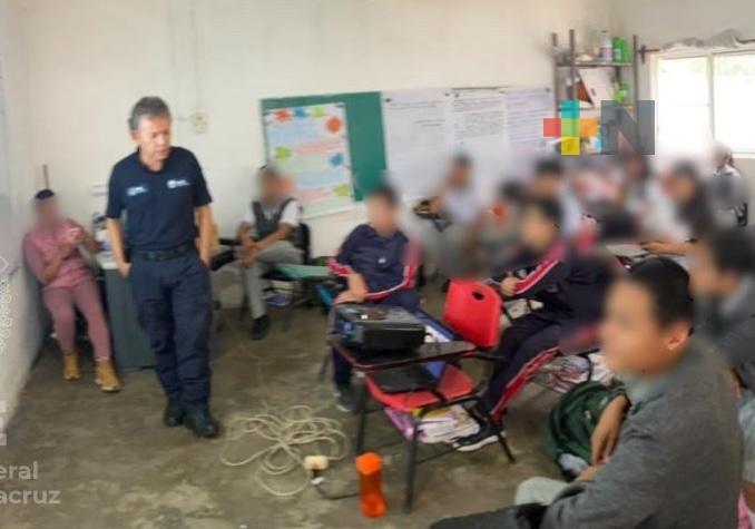 Imparte UECS plática sobre engaño telefónico y extorsión a estudiantes de Naolinco