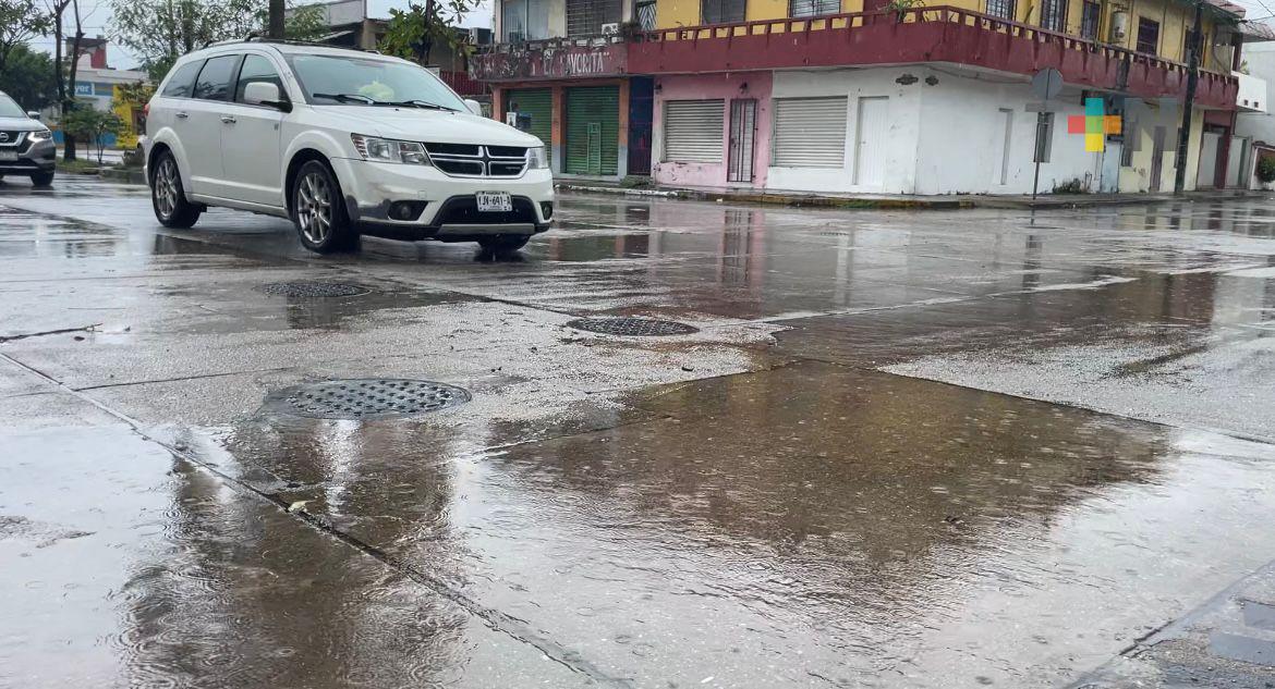 Ambiente diurno cálido, lluvias por la tarde en zona montañosa de Veracruz