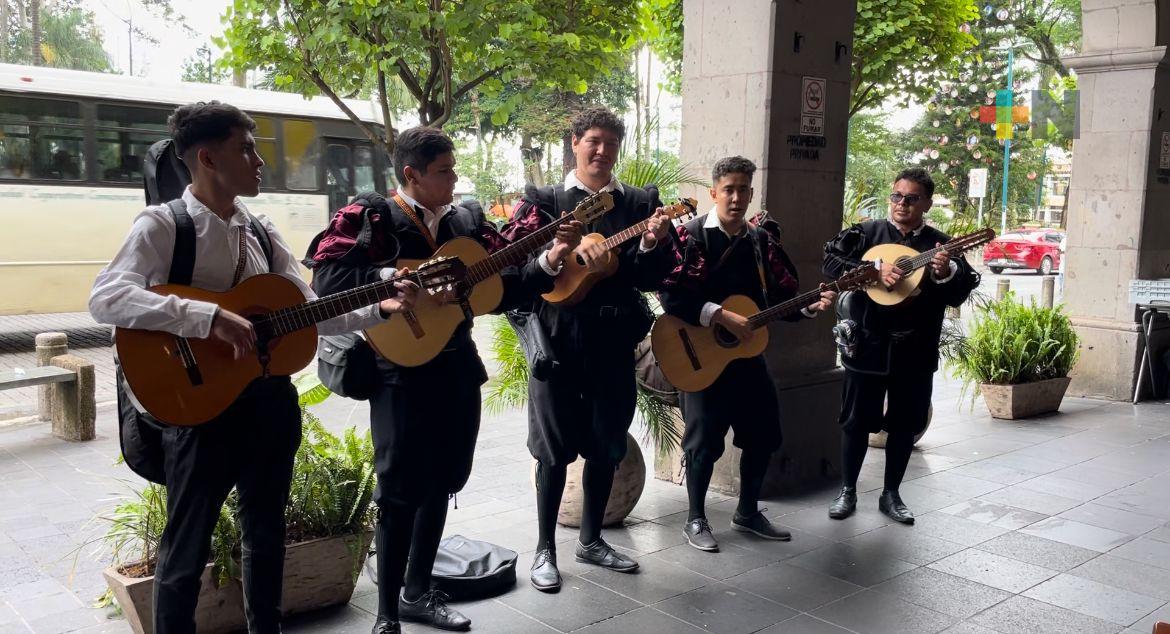 Normalistas de diferentes partes del país llegan a Xalapa