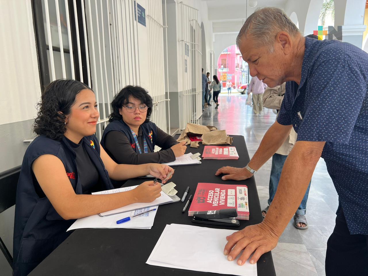 Continúa entrega de accesos vehiculares a habitantes del bulevar Ávila Camacho