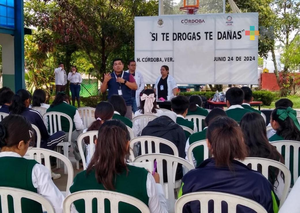 Llevan talleres de prevención de adicciones a estudiantes de zona rural de Córdoba