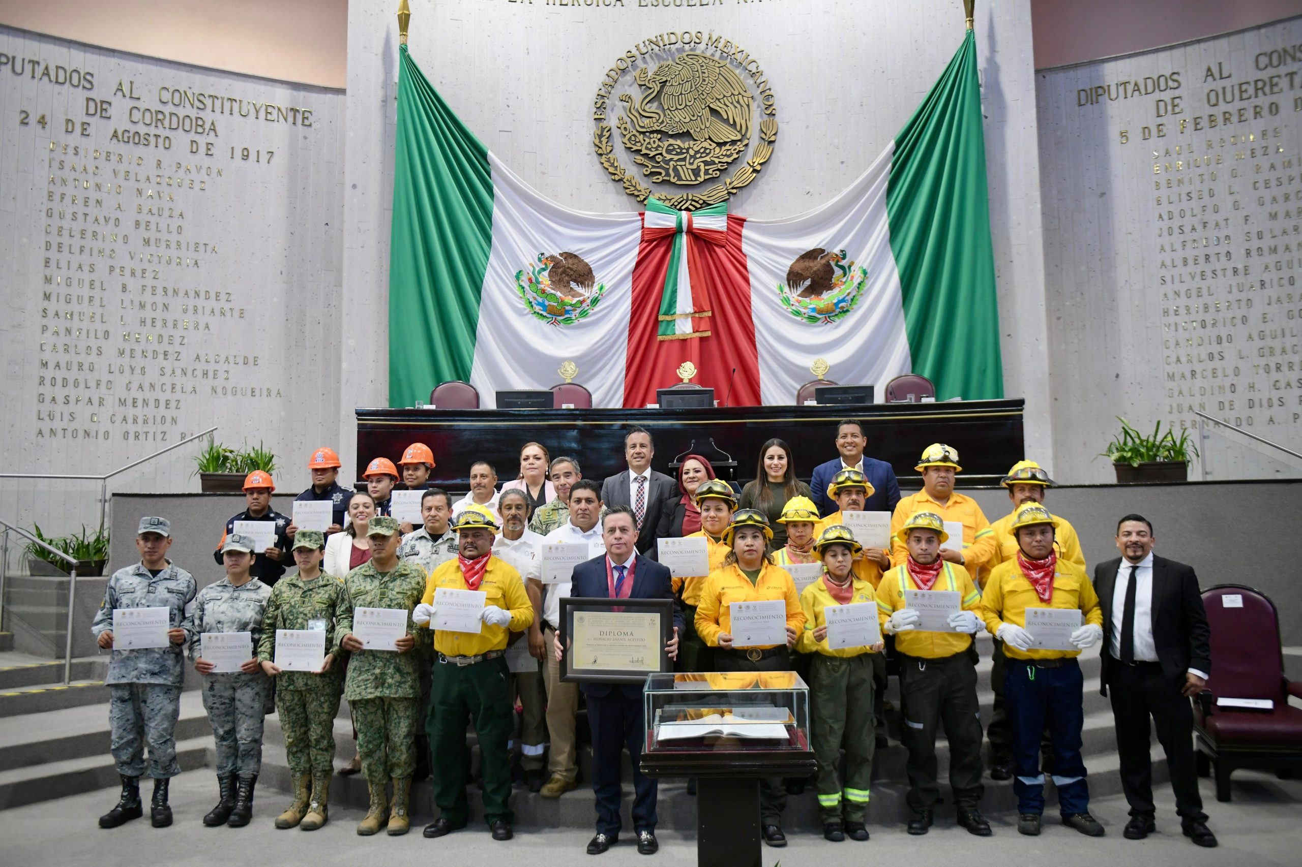 Gobernador entrega a Horacio Zárate la «Medalla al mérito por la defensa y mejora del medio ambiente 2024»