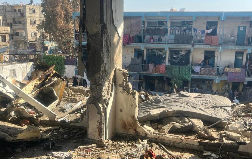 Reportan intensos bombardeos en campos de refugiados en el centro de Gaza