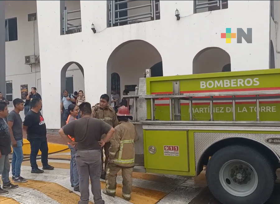Incendio en oficina de Catastro del palacio municipal de Martínez de la Torre