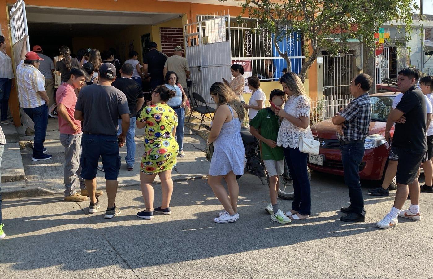 A pesar de altas temperaturas, xalapeños salieron a votar