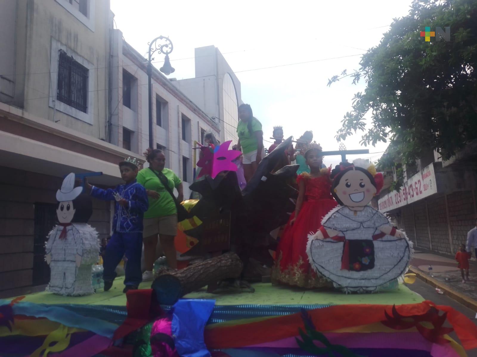 Jardines de niños del puerto de Veracruz participaron en desfile previo al carnaval