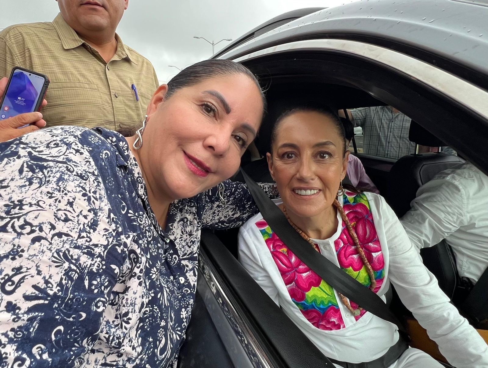 Presente Claudia Tello en recepción de AMLO y Claudia Sheinbaum