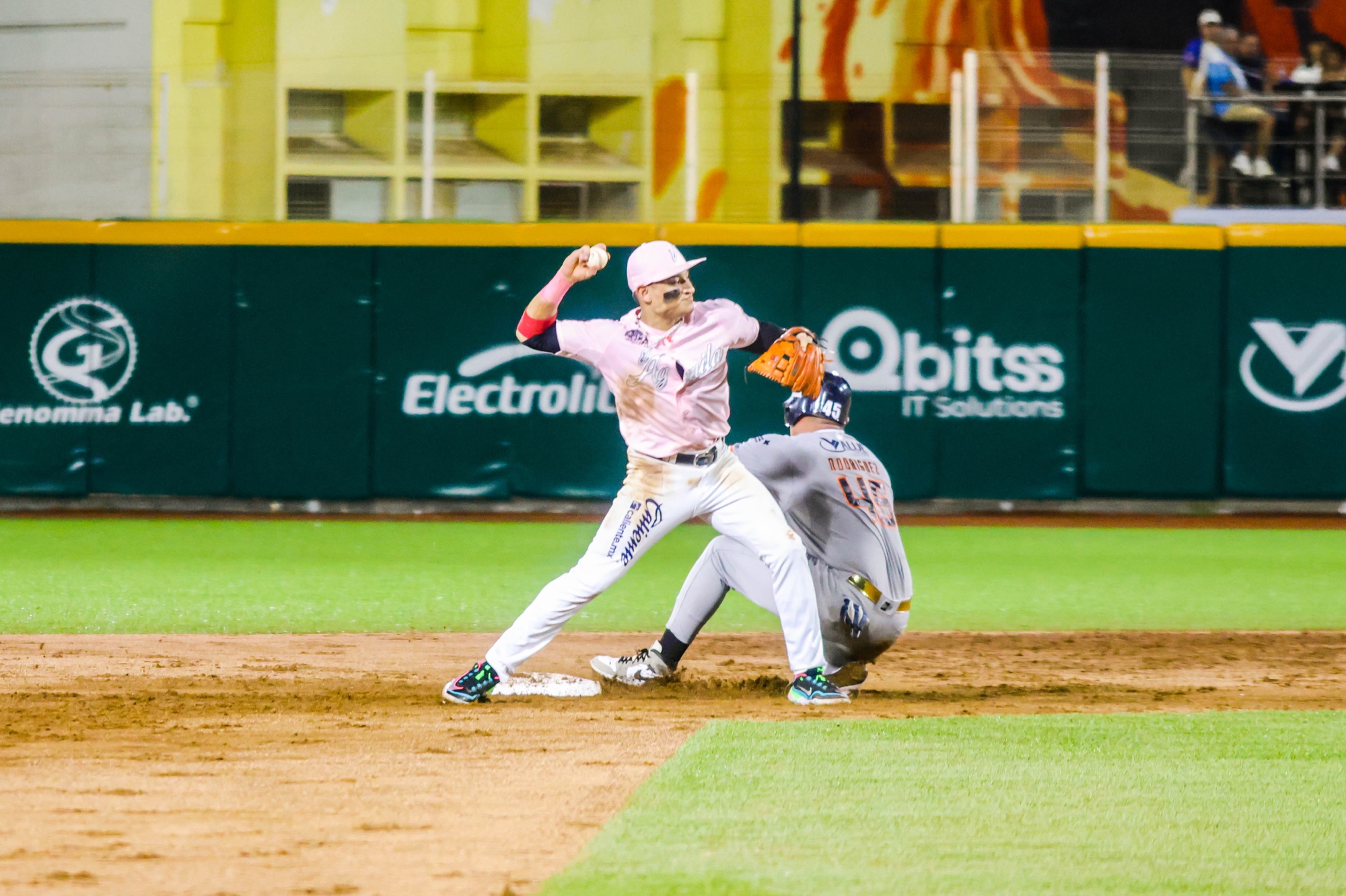 El Águila vence a los Tigres y aventaja la serie