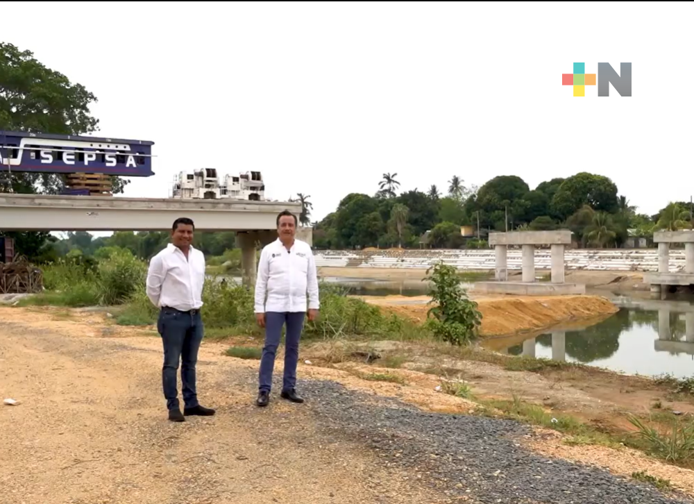 Gobernador informa de avance y beneficios de puente El Maguey en Villa Azueta