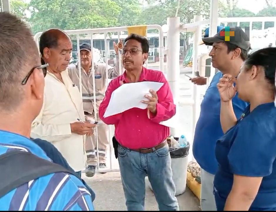 Vecinos de la colonia Jardines de California se manifestaron en CMAS de Coatzacoalcos