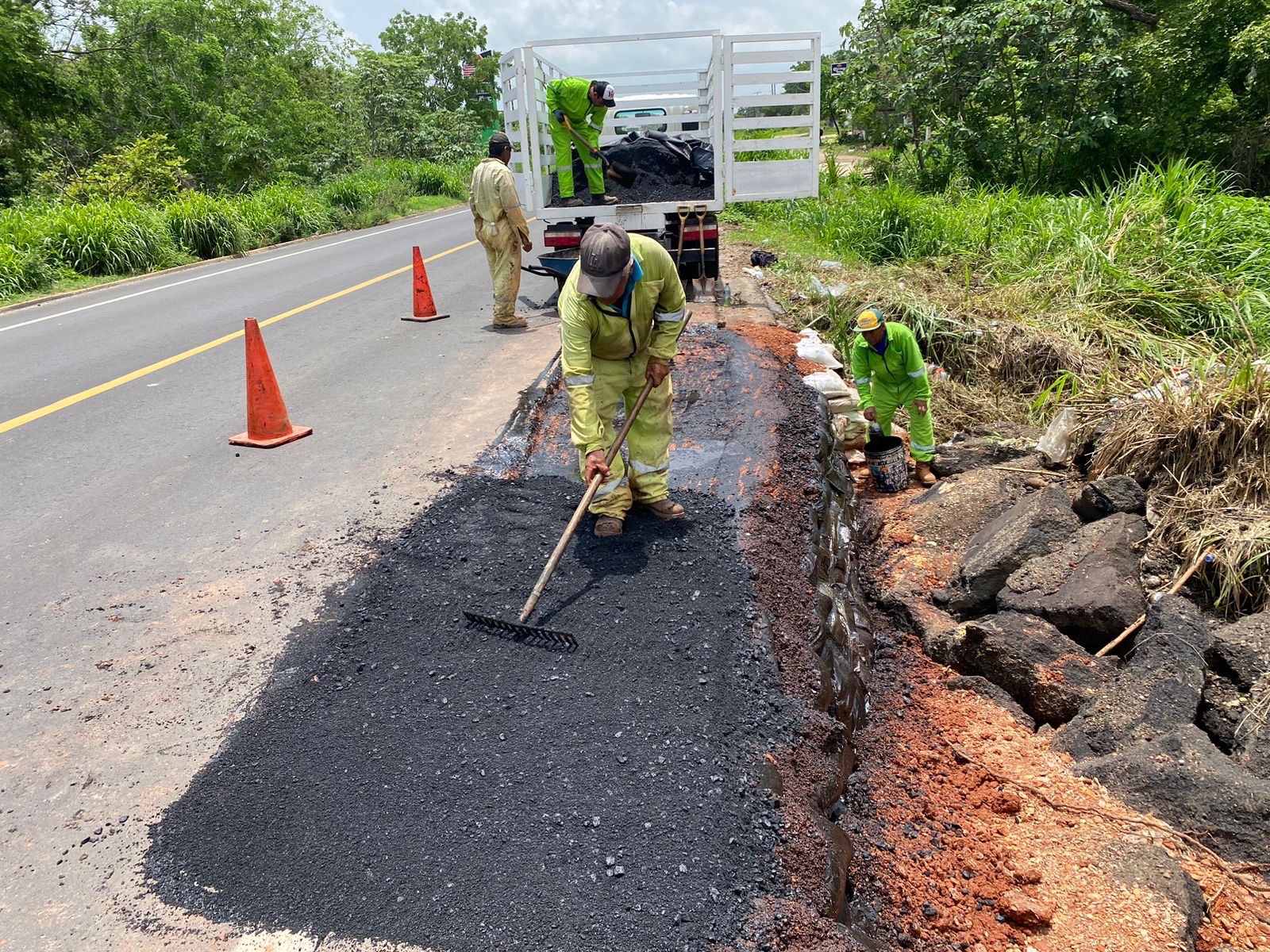 Atiende la SICT deslave en la carretera transísmica