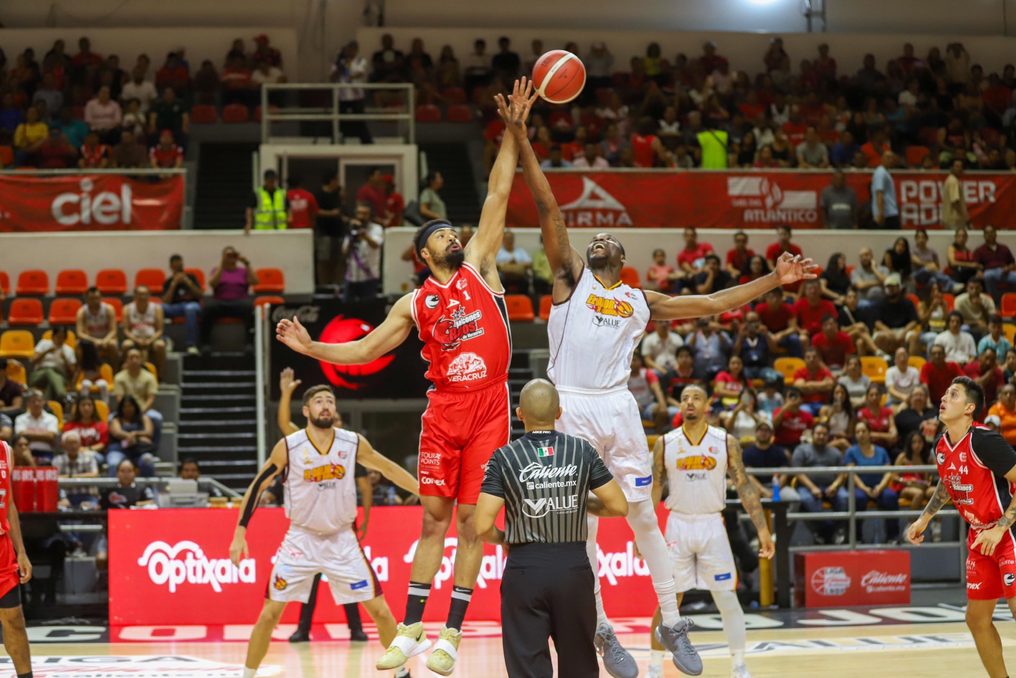Cancún vence a los Halcones Rojos en inauguración de temporada en el puerto