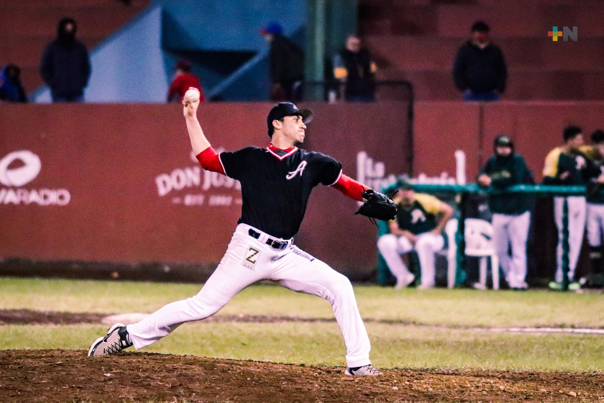 Pitcher Víctor Buelna refuerza a El Águila de Veracruz