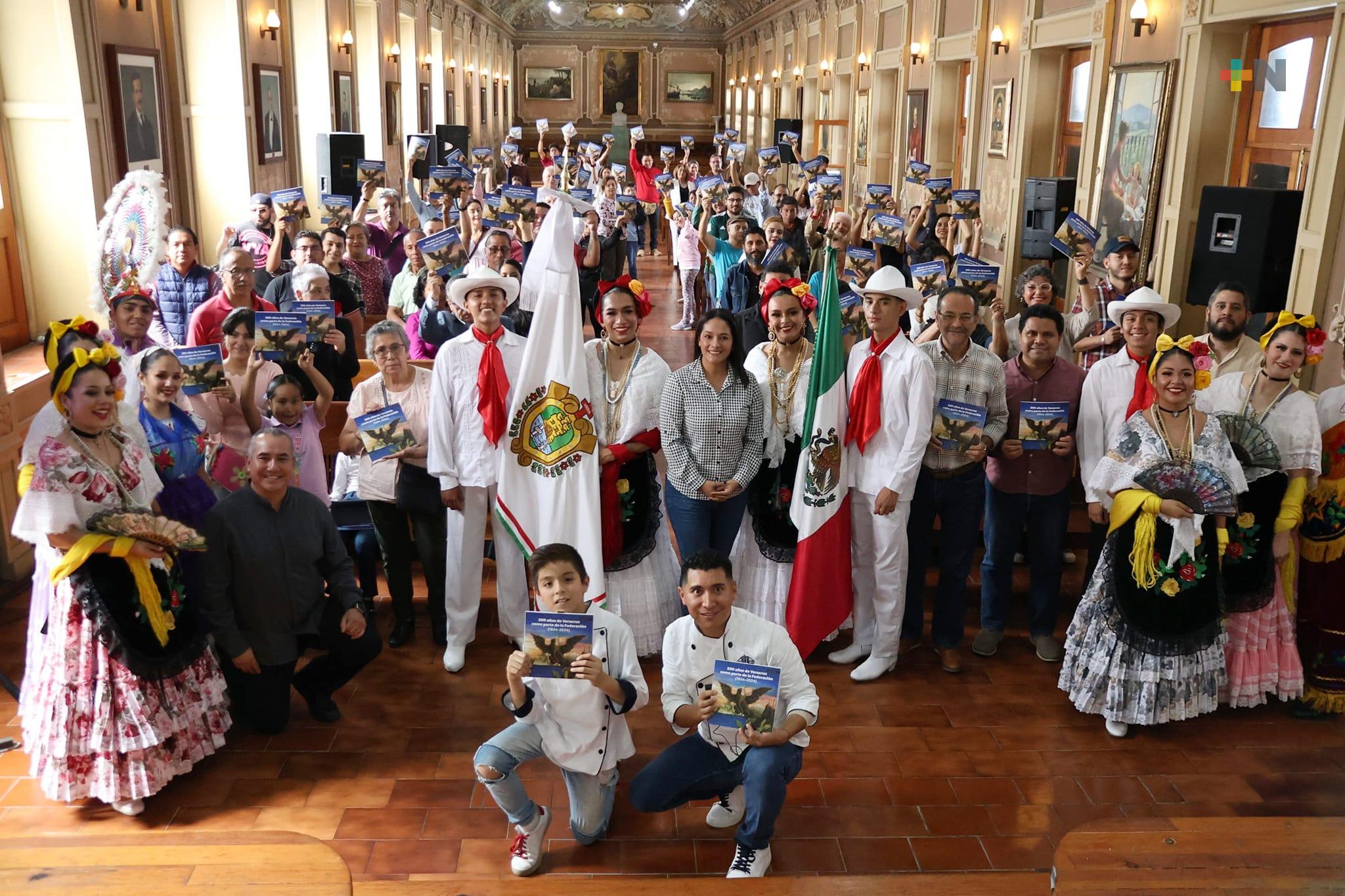 Editora de Gobierno presentó un libro conmemorar los 200 años de Veracruz como parte de la Federación