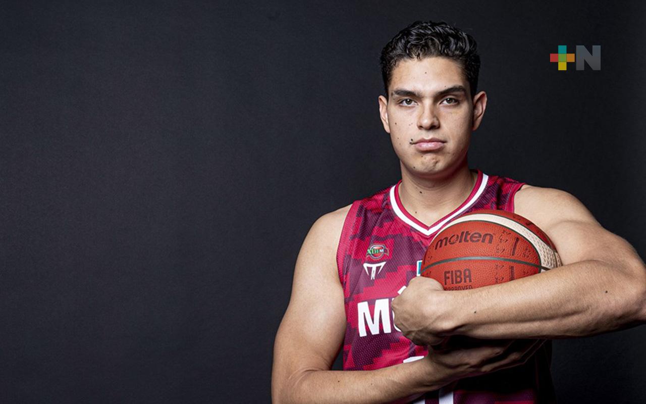Alejandro Reyna, primer jugador de Halcones Rojos con Carlos Rivera