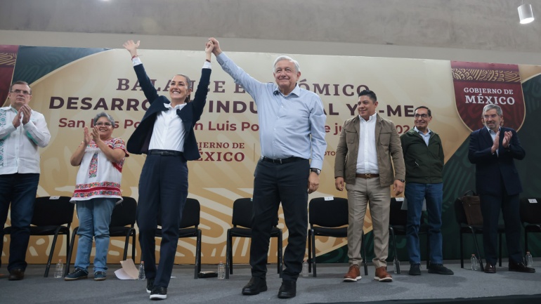 Modelo de economía moral redujo  pobreza y beneficia a todos los sectores en México: AMLO