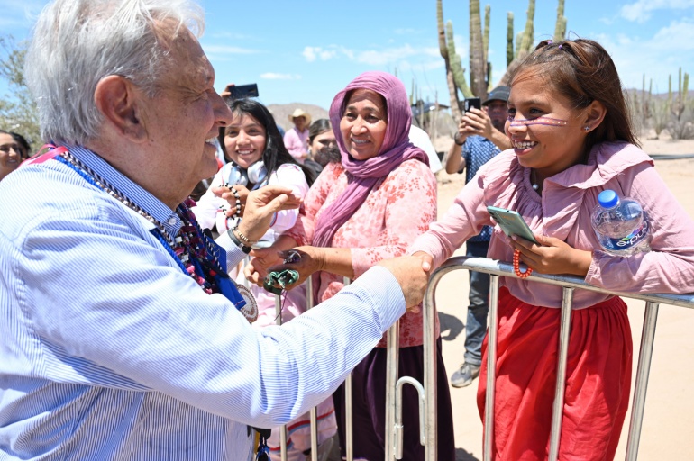 AMLO celebra entrega de obras para dotar de agua al pueblo Seri