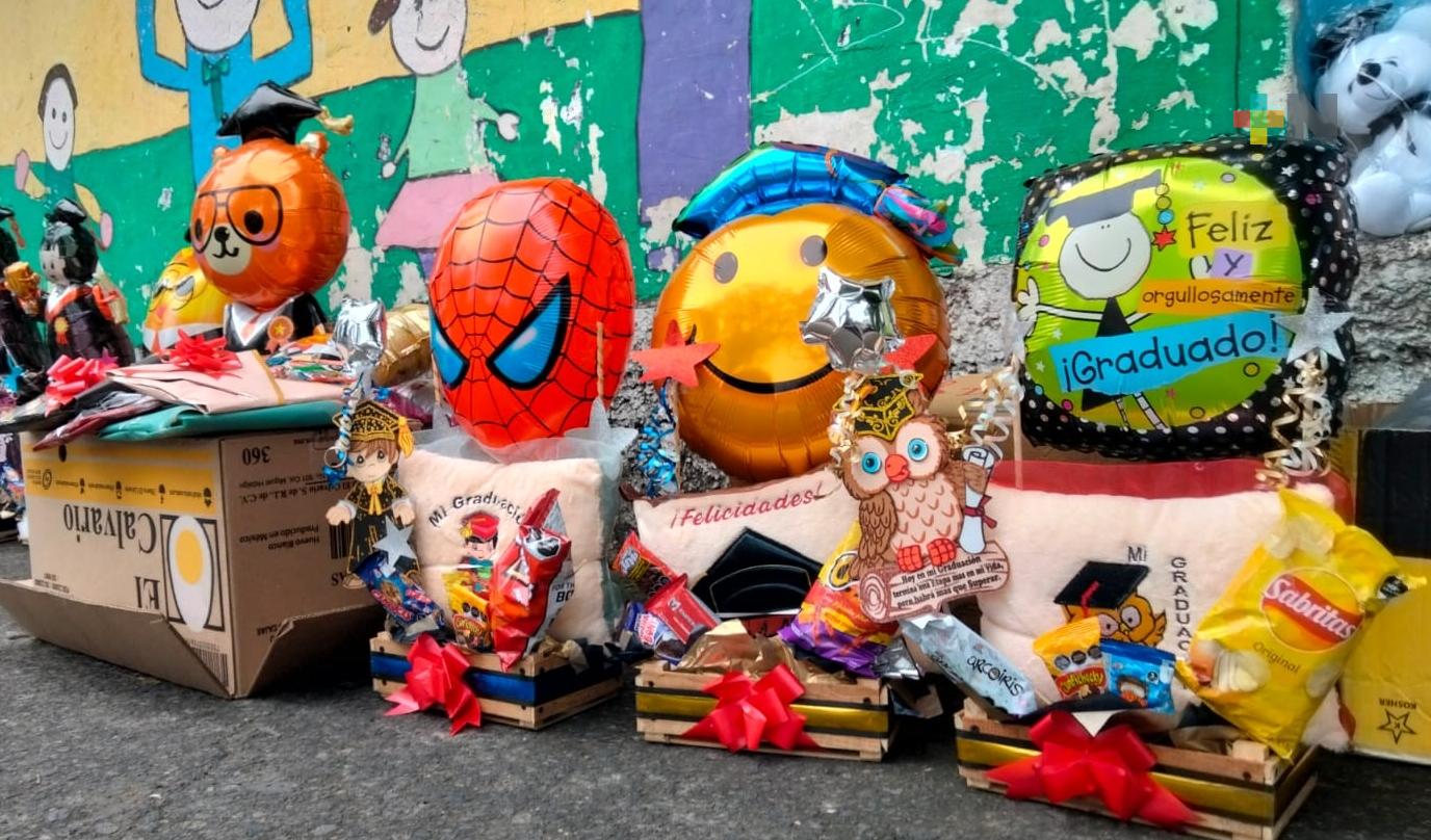Reportan comerciantes bajas ventas  durante ceremonias de graduación en Xalapa