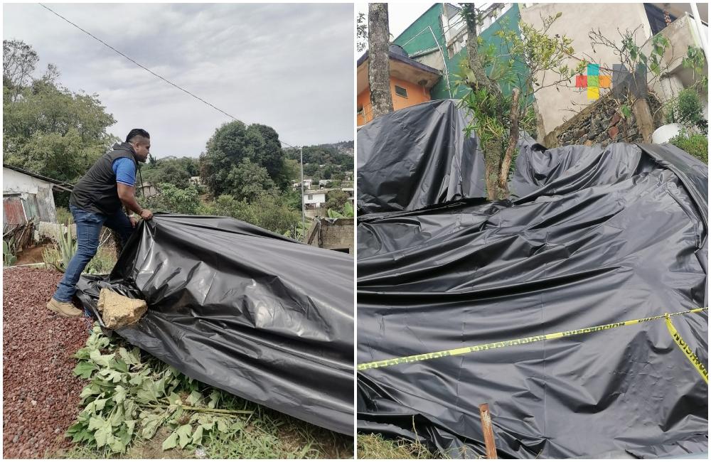 Colocan hule para evitar deslaves en zonas de riesgo de Xalapa