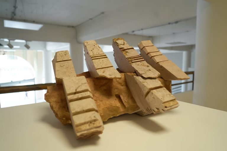 Inauguran la exposición escultórica Canto Tierra III, de Hiroyuki Okumura