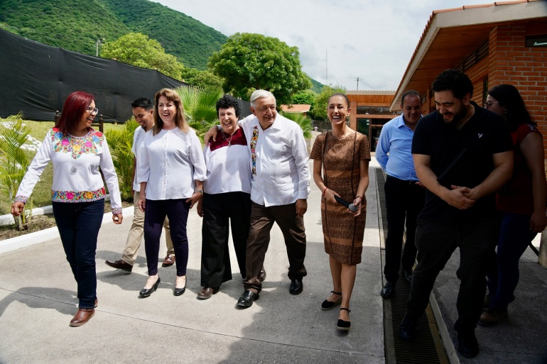 Continuar la 4T es mantener programas sociales: AMLO