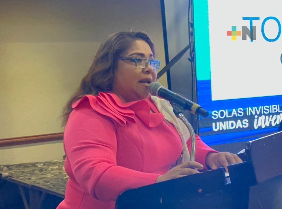 Dalia Karina Ramos toma protesta como presidenta de Amexme en Coatzacoalcos