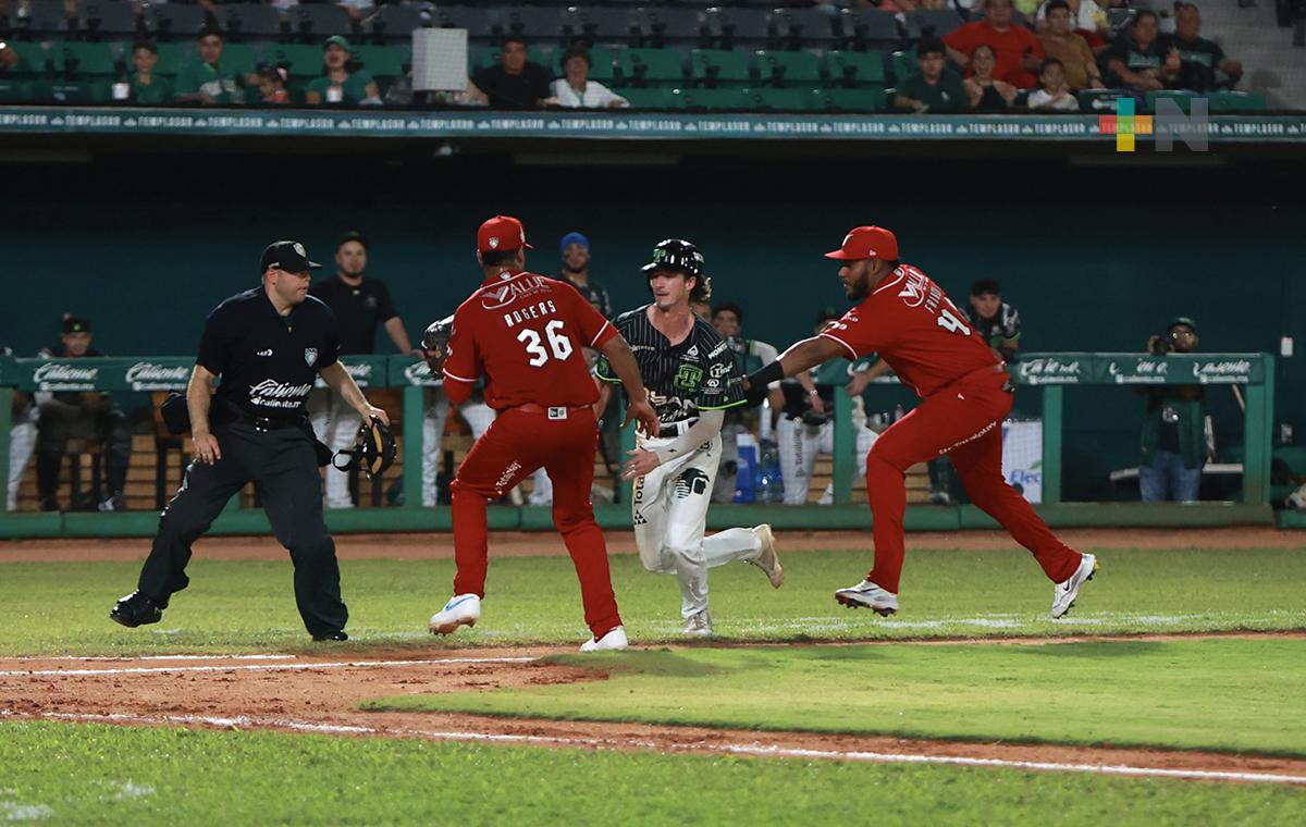 El Águila pierde en Tabasco, en gran duelo de pitcheo; la serie se empata