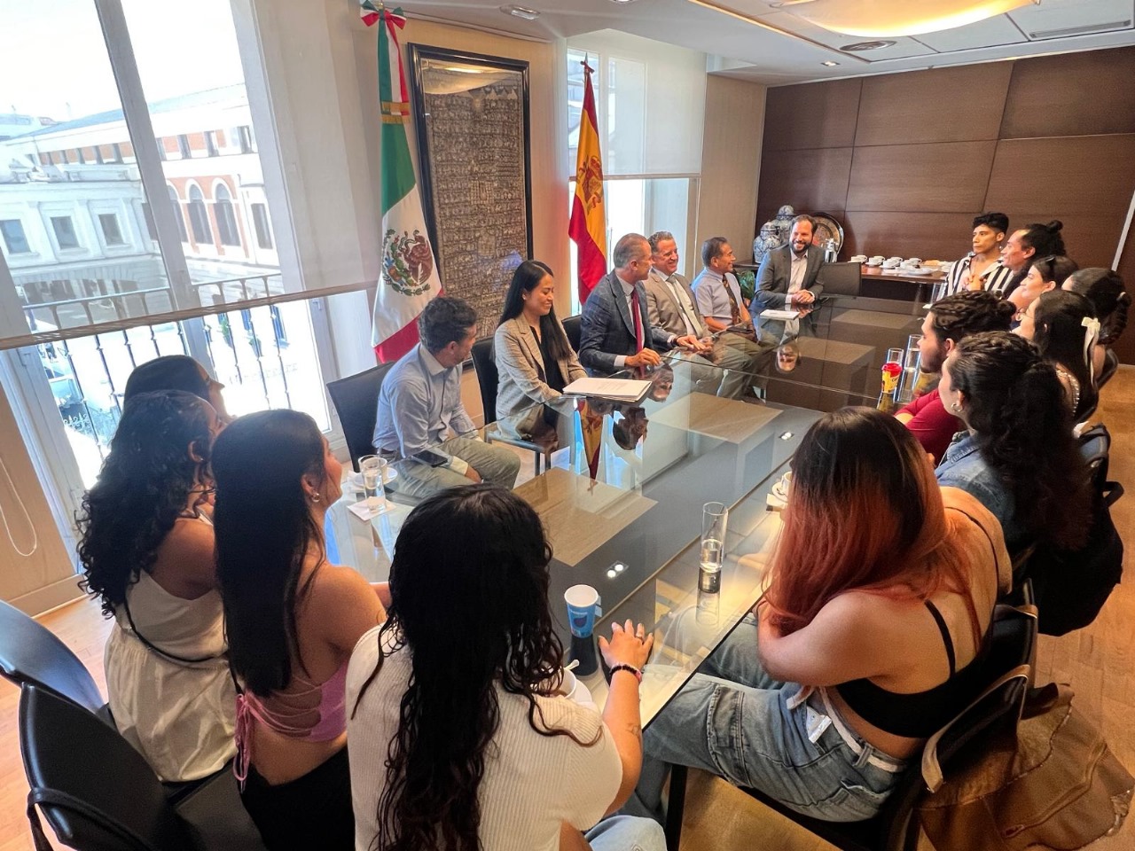 Embajada de México en España brinda asistencia a connacionales, integrantes del musical “Malinche”