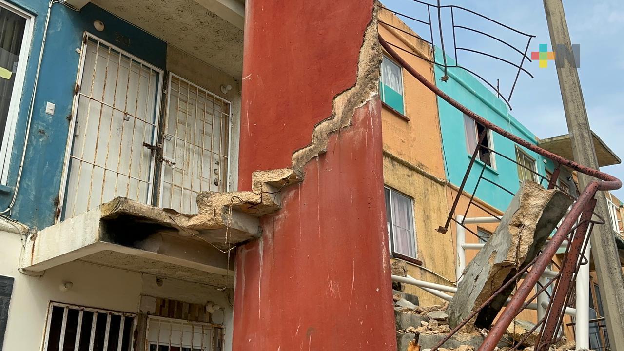 PC Coatza afirma que habitantes deben dar mantenimiento a sus edificios luego del derrumbe de una escalera