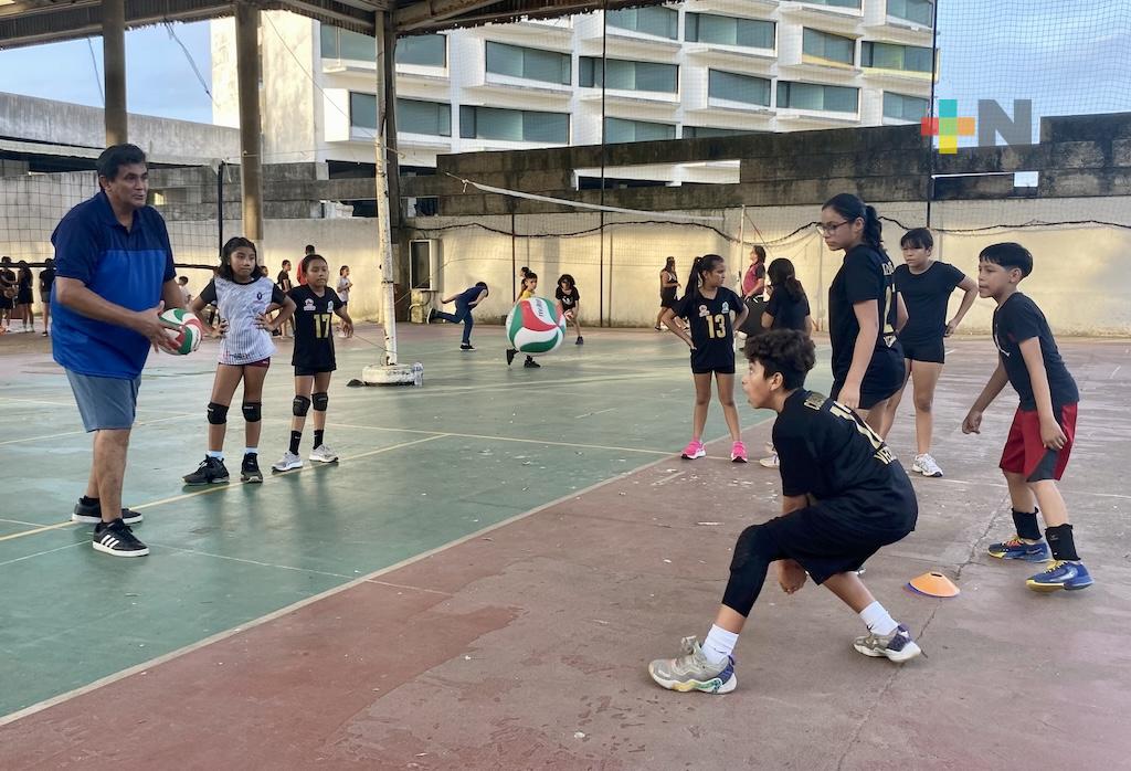 Leones y Leonas de Coatzacoalcos realizan Clínica de Voleibol Sala