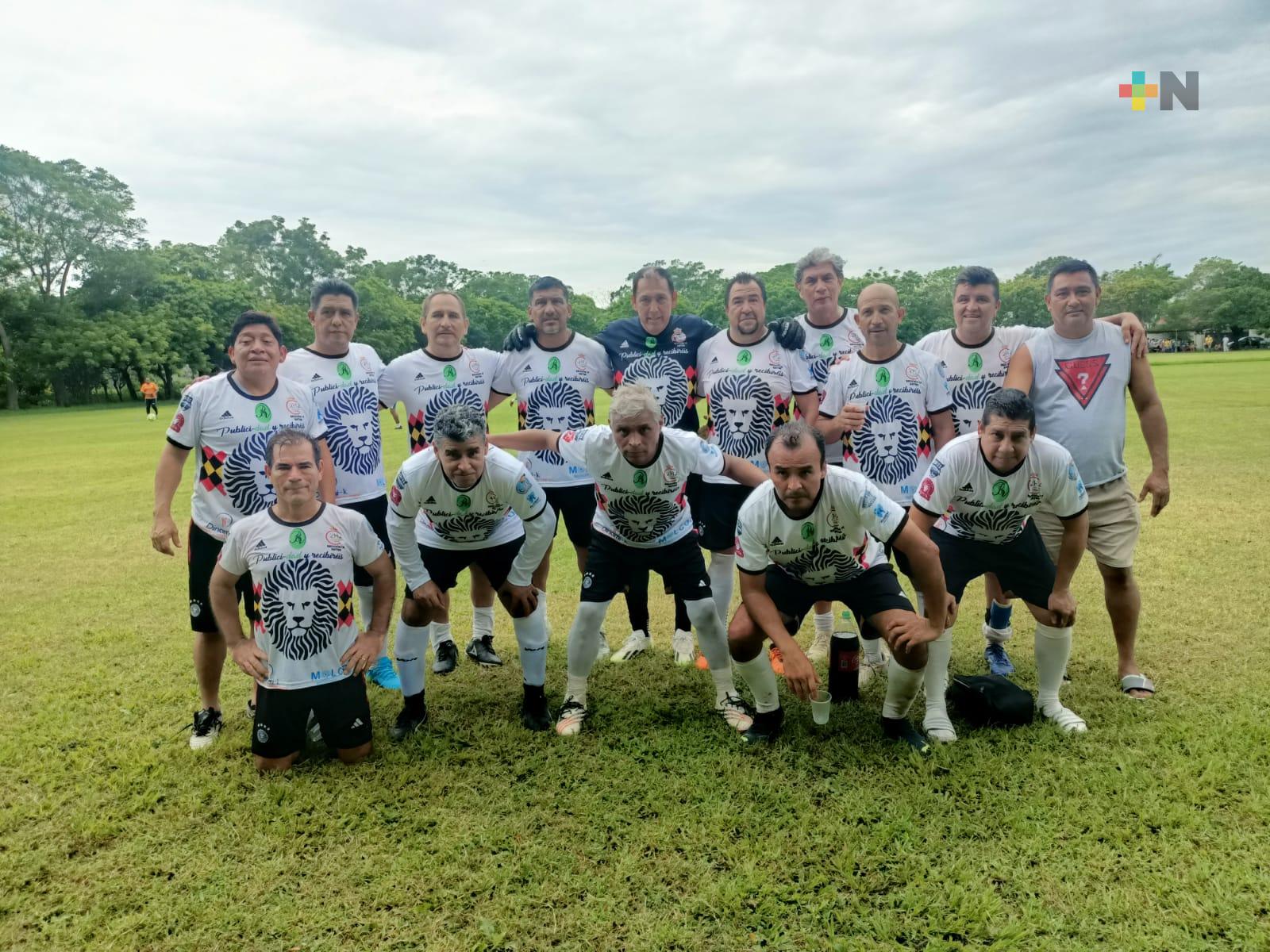 Lyon Rennes Sección IX vence a Pinitos en la Veteranos de Liga Oropeza