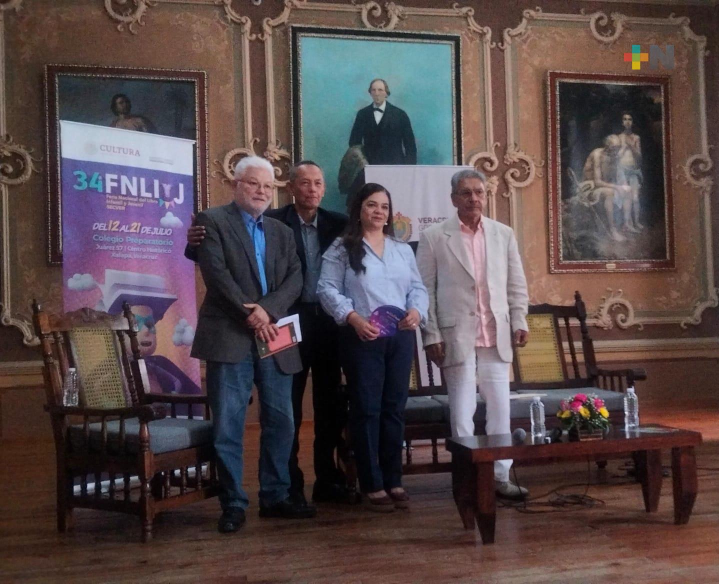 Reconocen trayectoria de Agustín del Moral en la FNLIJ Xalapa 2024