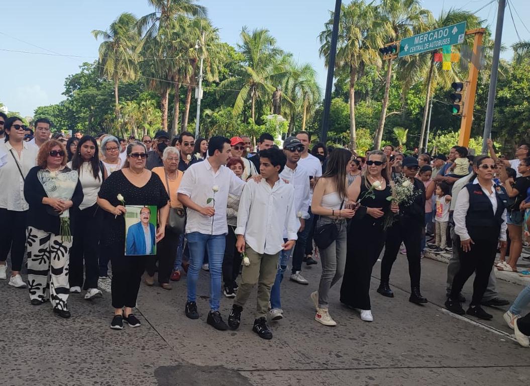 Familiares y amigos despiden con rumbata al presidente del Comité del Carnaval de Veracruz