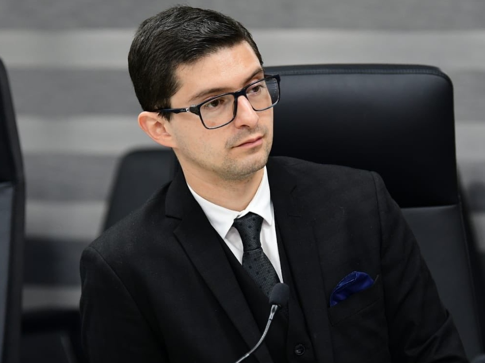 Consejero del OPLE propone modificar constitución política local