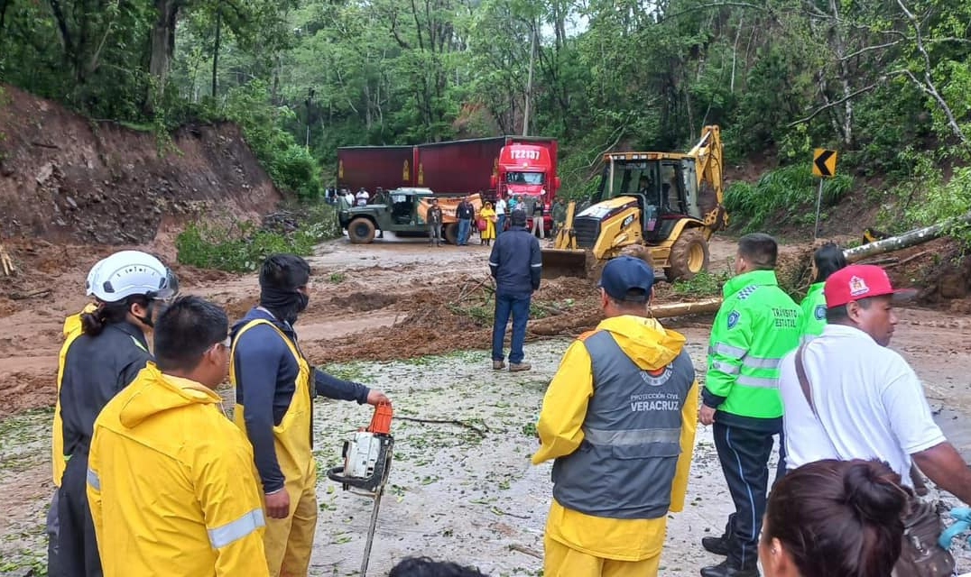 Realizan limpieza en municipios afectados por tormenta Chris