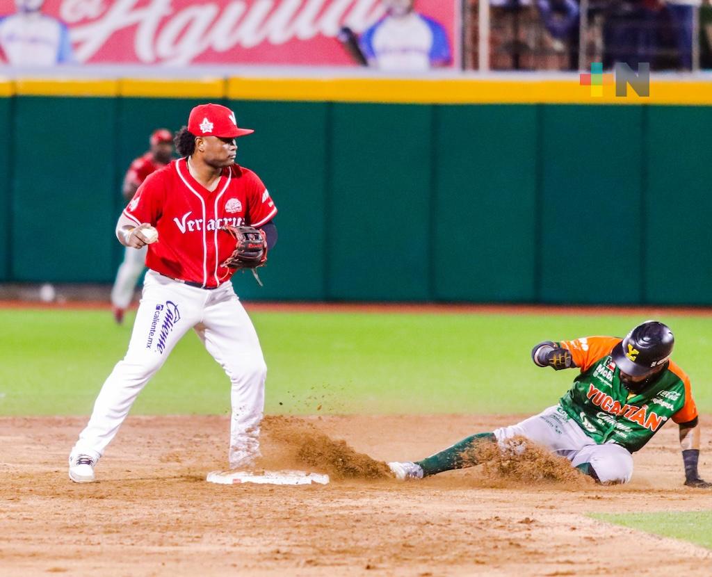 El Águila apalea por 12-6 a Yucatán y se adelanta en la serie