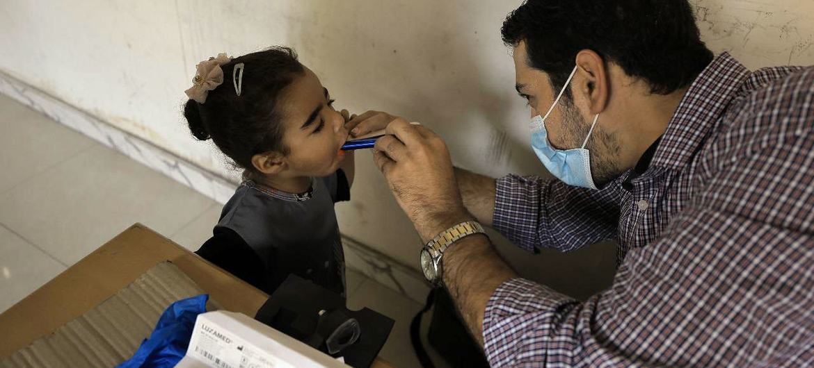 OMS advierte del alto riesgo de propagación del virus de la polio en Gaza